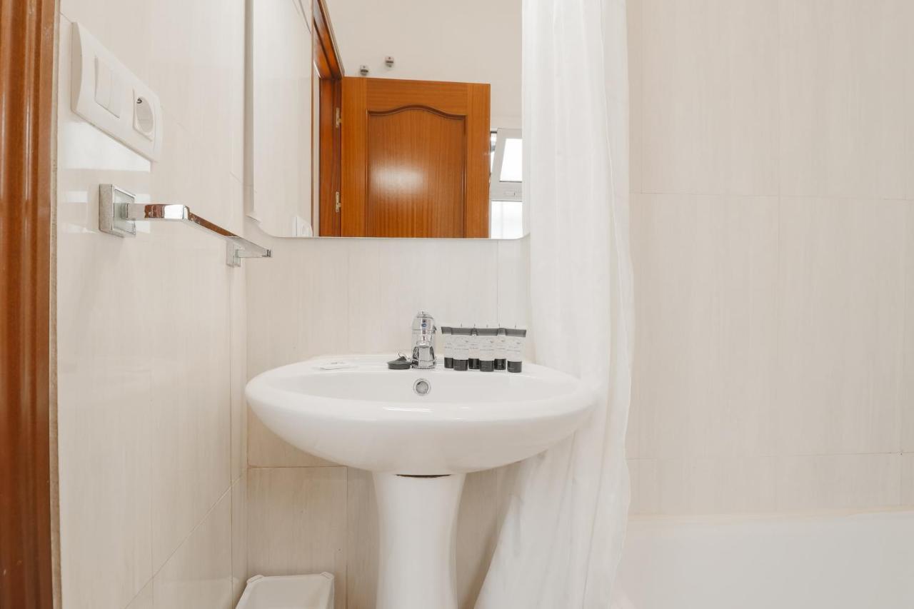 C2 - Seaside Pedregalejo 3 Bedrooms Apartment มาลากา ภายนอก รูปภาพ